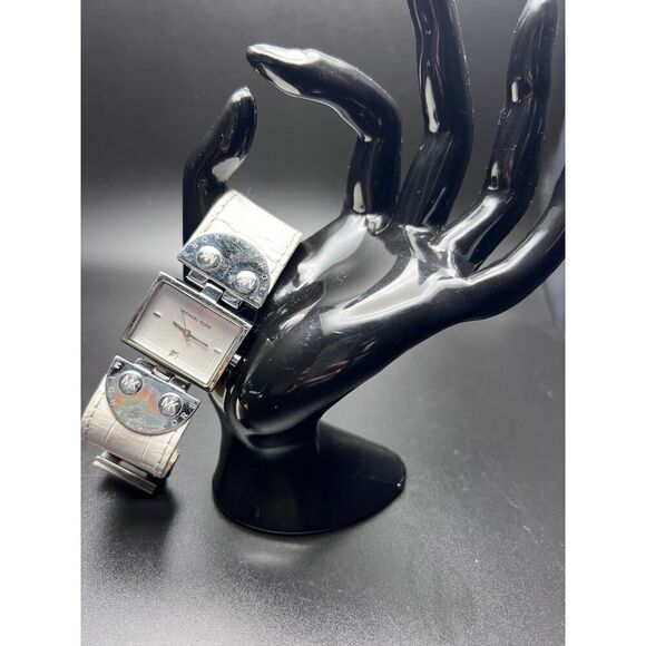 Michael Kors White Leather Watch - Picture 4 of 8